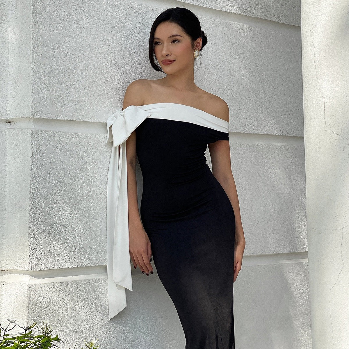 Sariyah Off-Shoulder Elegant Dress Black